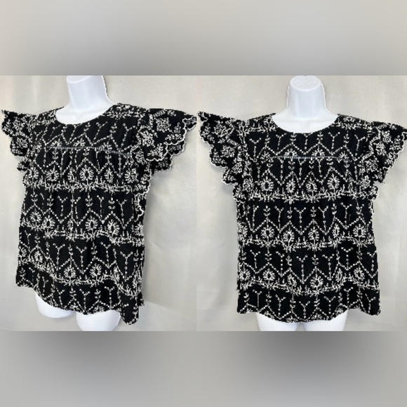 crown & ivy Tops - CROWN & IVY GORGEOUS BLACK/WHITE EYELET FLUTTER CAP SLEEVE TOP. Sz. 3X.